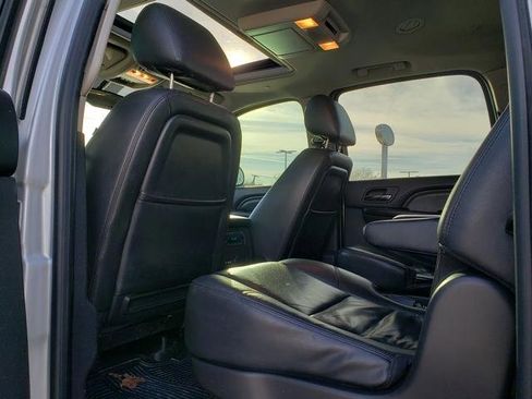 Used 2011 GMC Yukon XL Denali image 14