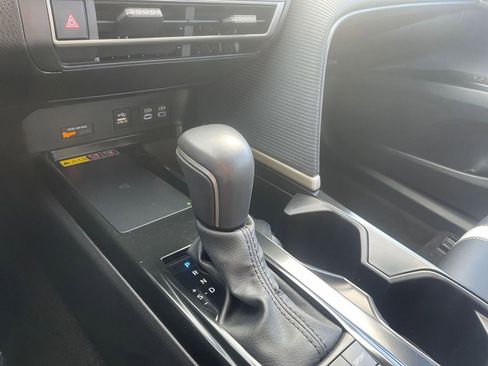 Used 2025 Toyota Camry SE image 41