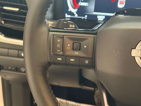 Used 2025 Nissan Rogue SL w/ Tech Package image 31