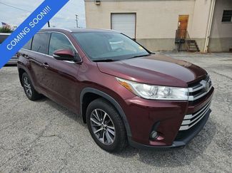 Used 2017 Toyota Highlander XLE AWD/4WD video 1