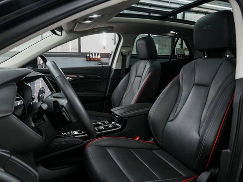 Used 2023 Buick Envision Essence w/ Sport Touring Package image 30