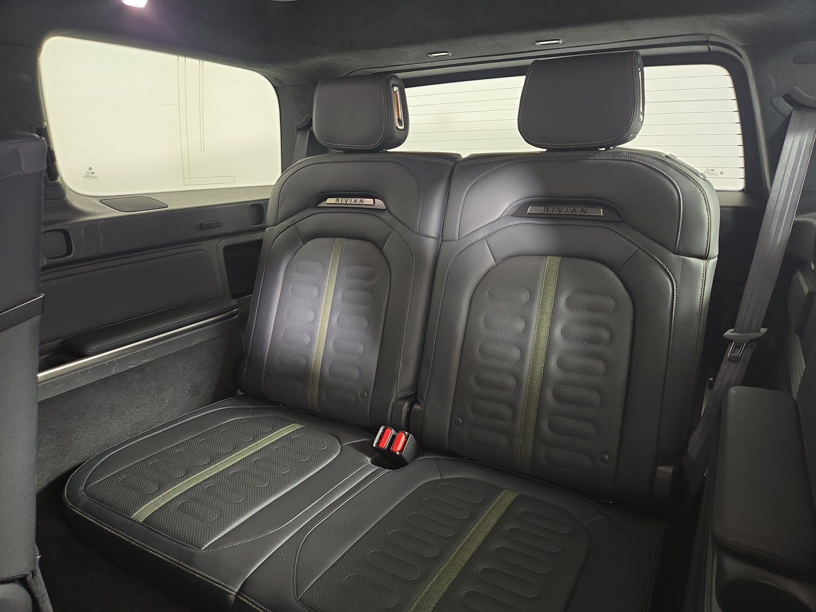 Used 2025 Rivian R1S Adventure Dual AWD/4WD image 22