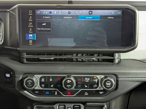 Used 2025 Jeep Wrangler Sahara image 16