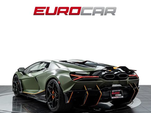 Used 2025 Lamborghini Revuelto AWD/4WD image 3