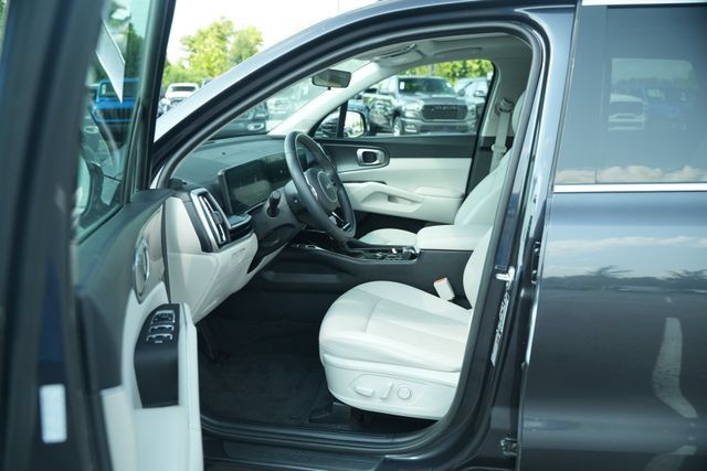 Used 2025 Kia Sorento S w/ Panoramic Sunroof Package FWD image 14