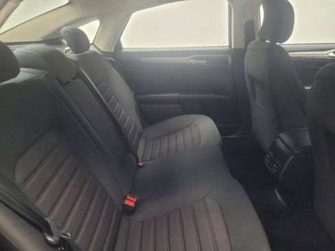 Used 2019 Ford Fusion SE FWD image 19