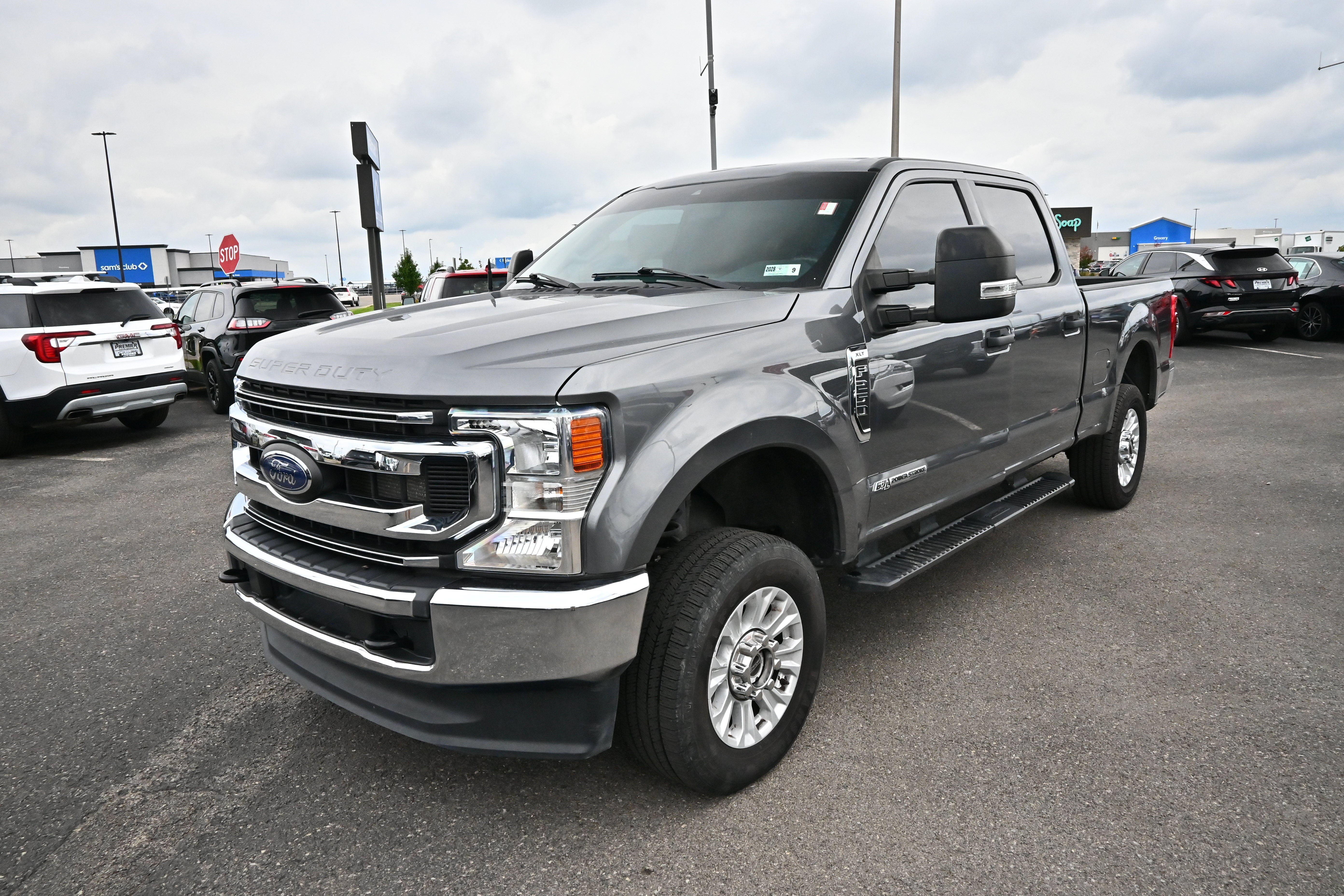 Used 2022 Ford F250 XLT AWD/4WD image 4