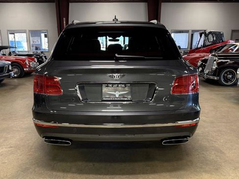 Used 2018 Bentley Bentayga image 17