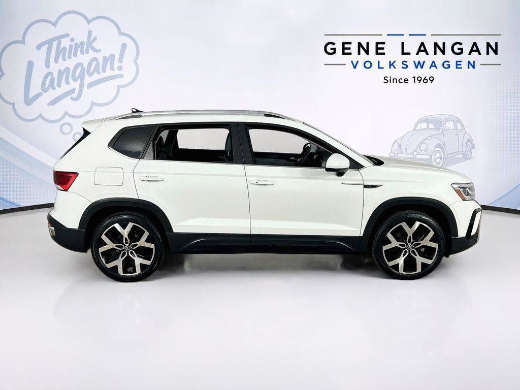 Certified 2023 Volkswagen Taos SEL AWD/4WD image 4