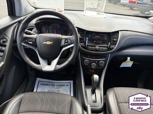 Used 2022 Chevrolet Trax LT w/ LT Convenience Package AWD/4WD image 12
