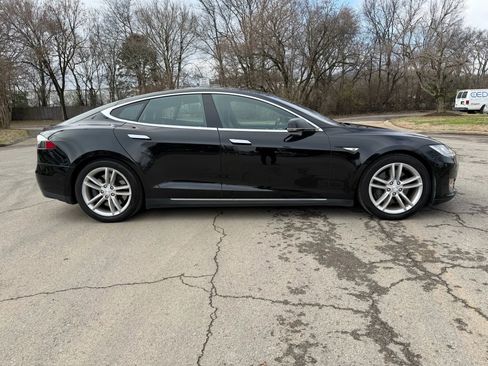 Used 2016 Tesla Model S 70D image 5