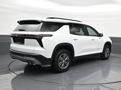 Used 2026 Chevrolet Traverse LT FWD image 5