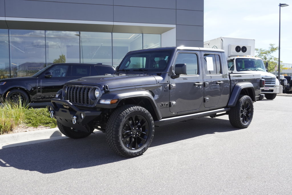 Used 2025 Jeep Gladiator Sport AWD/4WD image 3