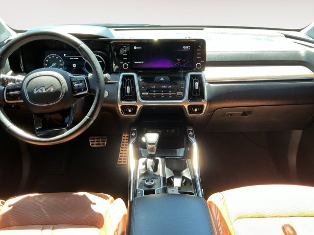 Used 2022 Kia Sorento SX Prestige w/ Rust Color Package AWD/4WD image 10