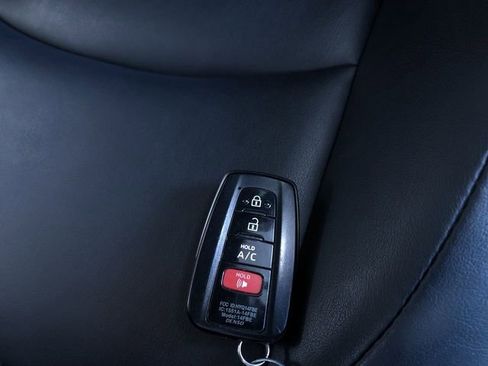 Certified 2019 Toyota Prius Prime Advanced FWD image 33
