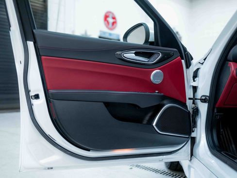 Used 2017 Alfa Romeo Giulia Quadrifoglio image 38