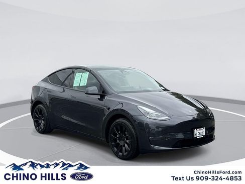 Used 2024 Tesla Model Y Long Range AWD/4WD image 1