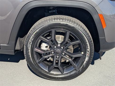 New 2025 Jeep Grand Cherokee Limited image 11