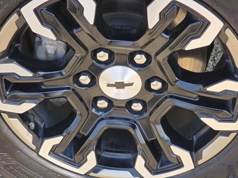 Used 2024 Chevrolet Silverado 1500 ZR2 w/ Technology Package AWD/4WD image 16
