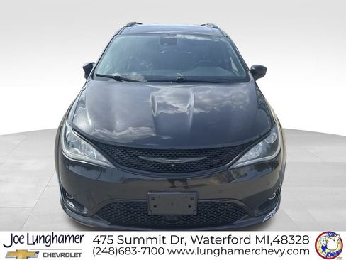 Used 2019 Chrysler Pacifica Touring-L w/ Advanced Safetytec Group FWD image 9