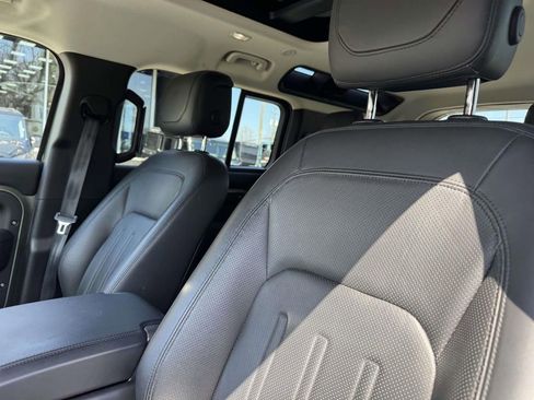 Used 2020 Land Rover Defender 110 SE image 15