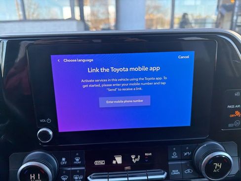 Used 2023 Toyota Highlander LE image 21