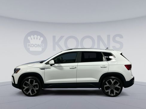 Used 2022 Volkswagen Taos SEL image 2