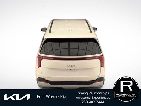 Certified 2025 Kia Carnival FWD image 3