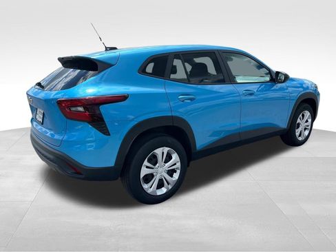 Used 2025 Chevrolet Trax LS image 3