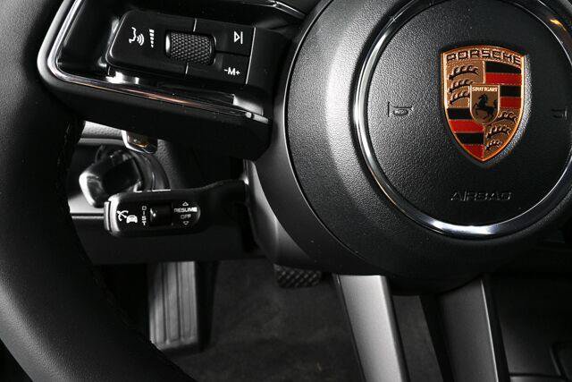 Certified 2026 Porsche Macan AWD/4WD image 10