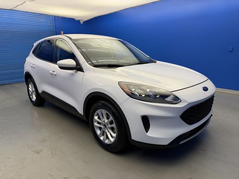 Used 2020 Ford Escape SE FWD image 2
