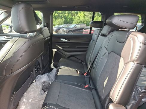 New 2025 Jeep Grand Cherokee L Altitude image 6