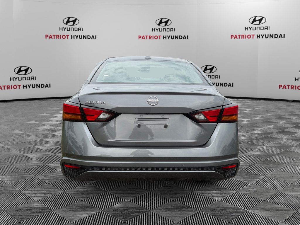 Used 2025 Nissan Altima 2.5 SV FWD image 4