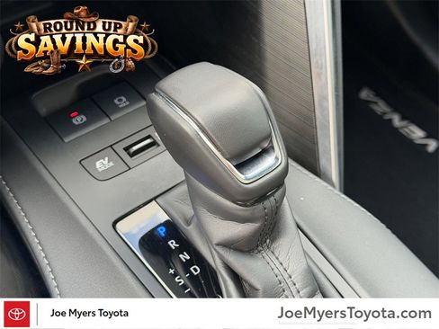 Used 2024 Toyota Venza Limited image 21