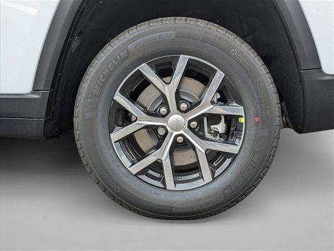 New 2025 Jeep Grand Cherokee L Limited image 9