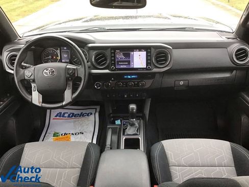 Used 2023 Toyota Tacoma TRD Off-Road w/ Advanced Technology Package image 15