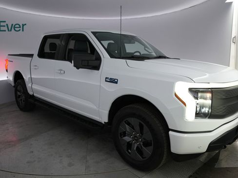 Used 2025 Ford F150 Lightning Flash image 2