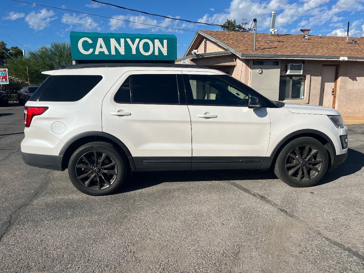 Used 2017 Ford Explorer XLT w/ Equipment Group 202A FWD image 2