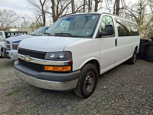 Used 2020 Chevrolet Express 3500 LT w/ LT Preferred Equipment Group image 3