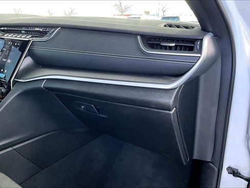 Used 2024 Jeep Grand Cherokee L Laredo image 18