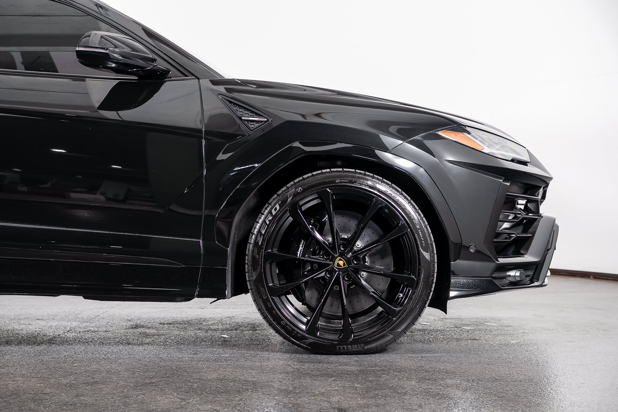 Used 2019 Lamborghini Urus AWD/4WD image 33