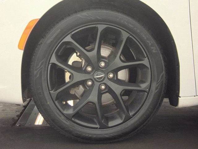Used 2025 Chrysler Pacifica Limited FWD image 21