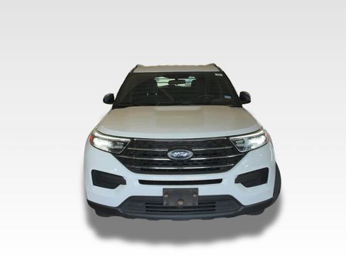 Used 2020 Ford Explorer XLT image 5