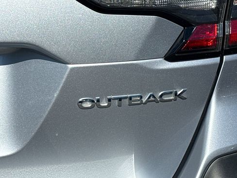 Used 2023 Subaru Outback Limited image 9