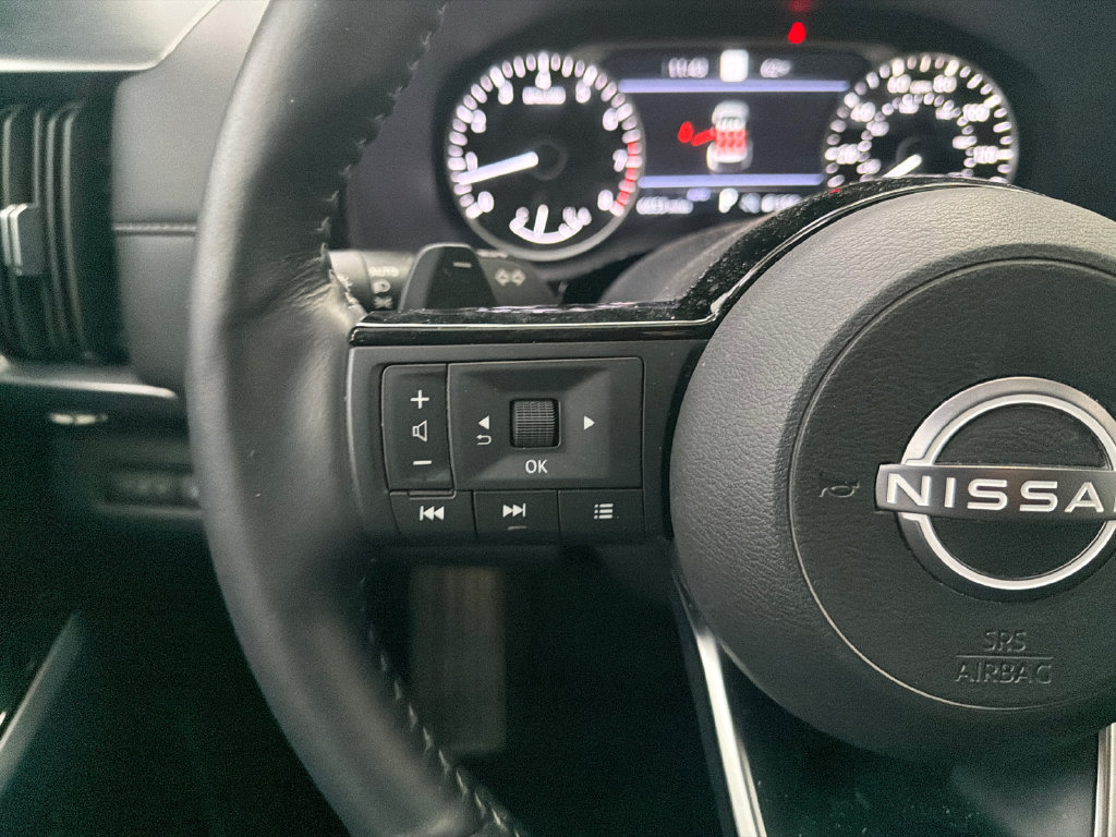 Used 2025 Nissan Pathfinder SL AWD/4WD image 25