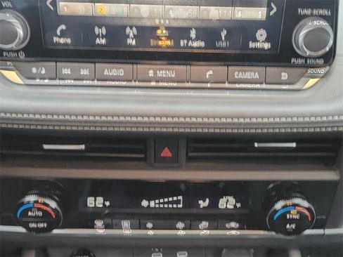 Certified 2025 Nissan Rogue SV image 24