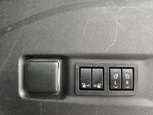 Used 2022 GMC Yukon XL SLT w/ SLT Luxury Package image 40