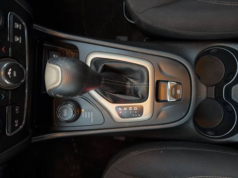 Used 2014 Jeep Cherokee Sport w/ Cold Weather Group AWD/4WD image 14