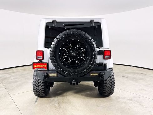 Used 2015 Jeep Wrangler Unlimited Sahara w/ Connectivity Group AWD/4WD image 7