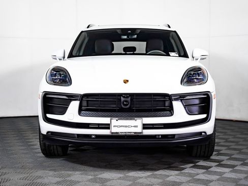 Certified 2025 Porsche Macan image 7